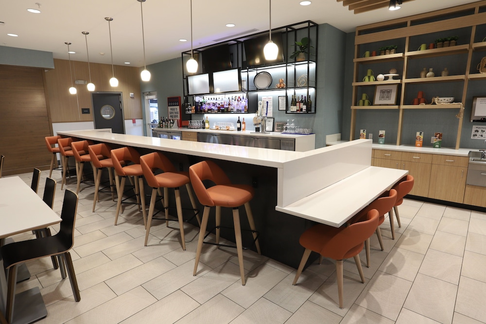 welcome to holiday inn and suites hopkinsville convention ctr