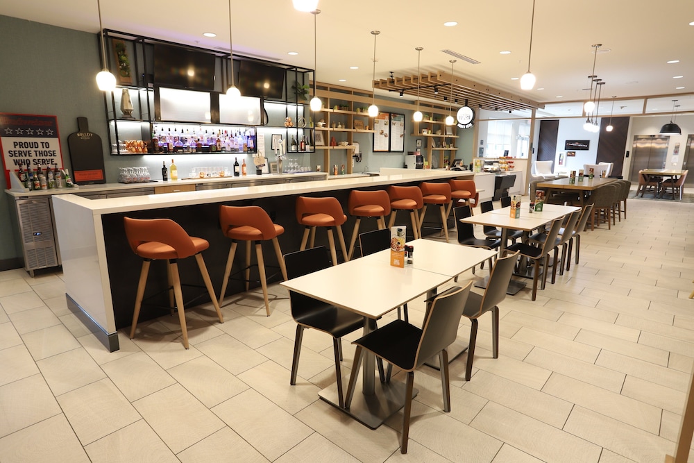 welcome to holiday inn and suites hopkinsville convention ctr