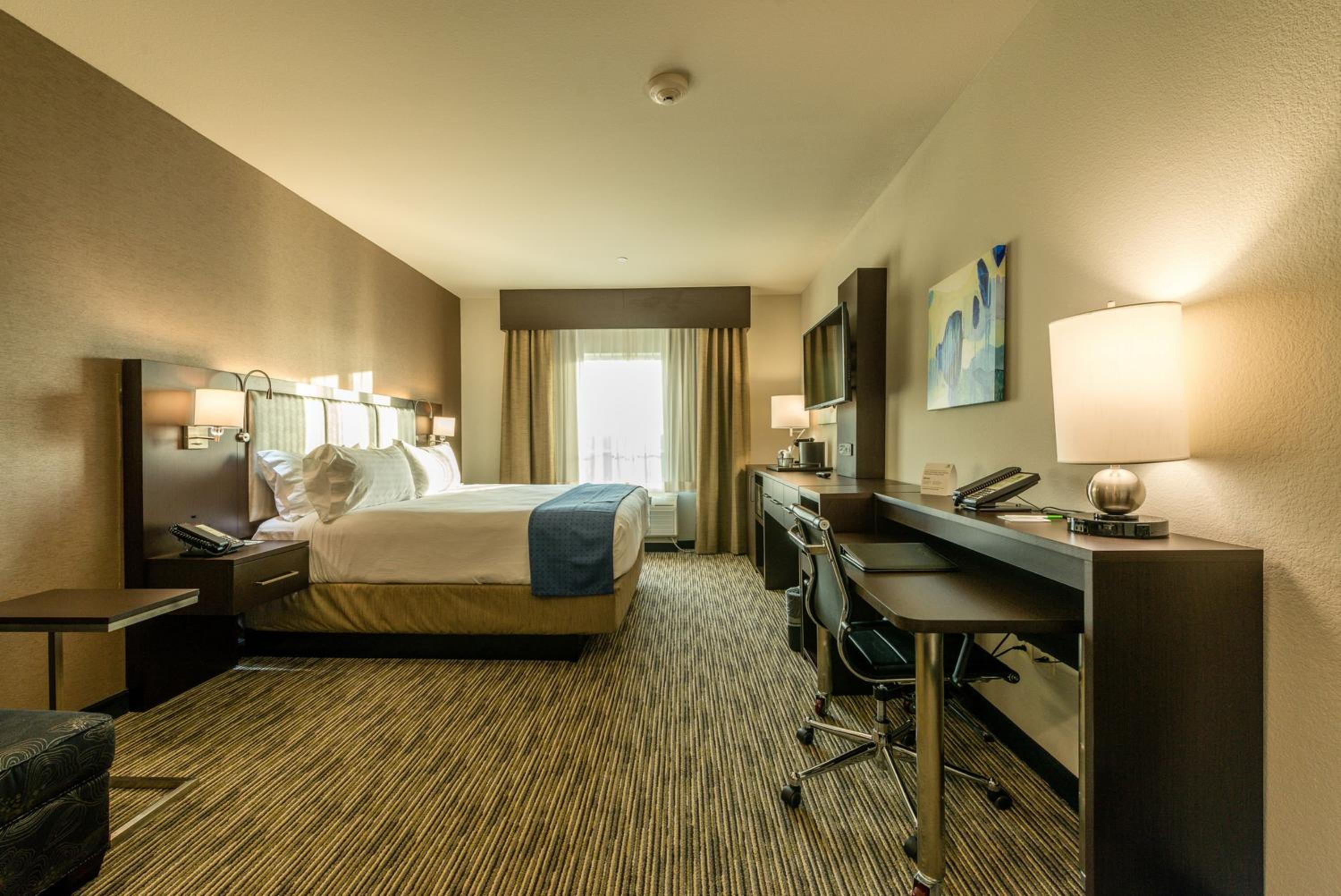 holiday inn austin airport by ihg