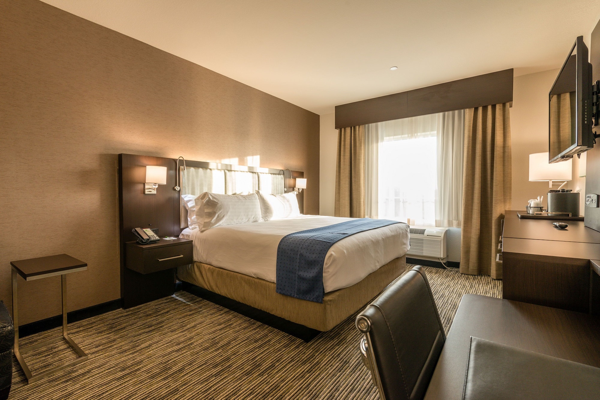 holiday inn austin airport by ihg