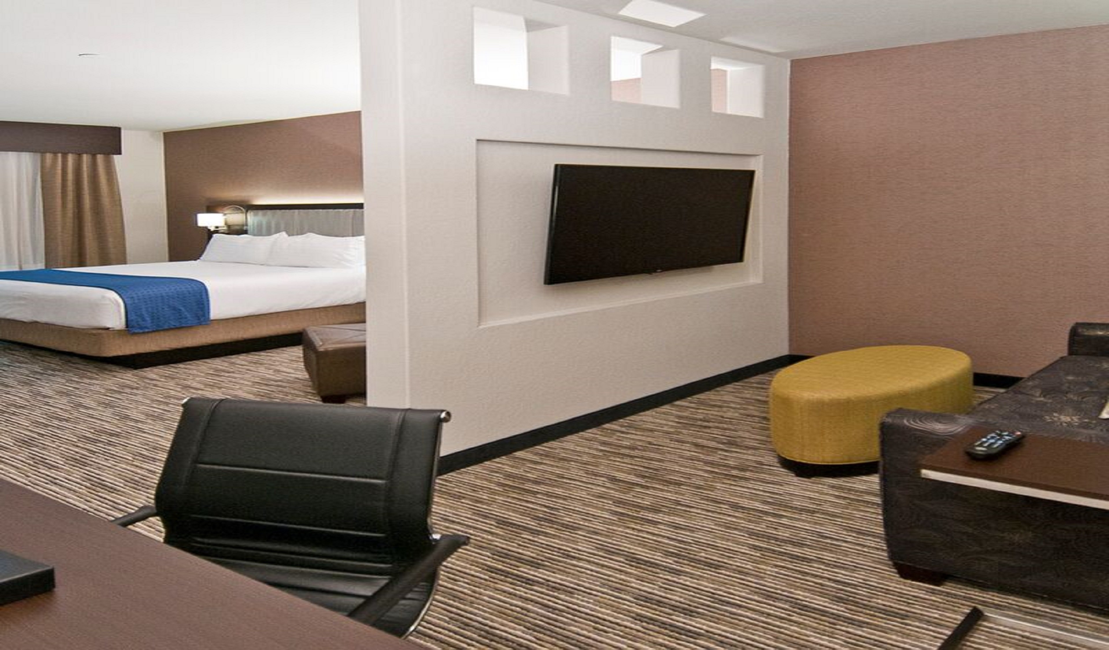 holiday inn austin airport by ihg