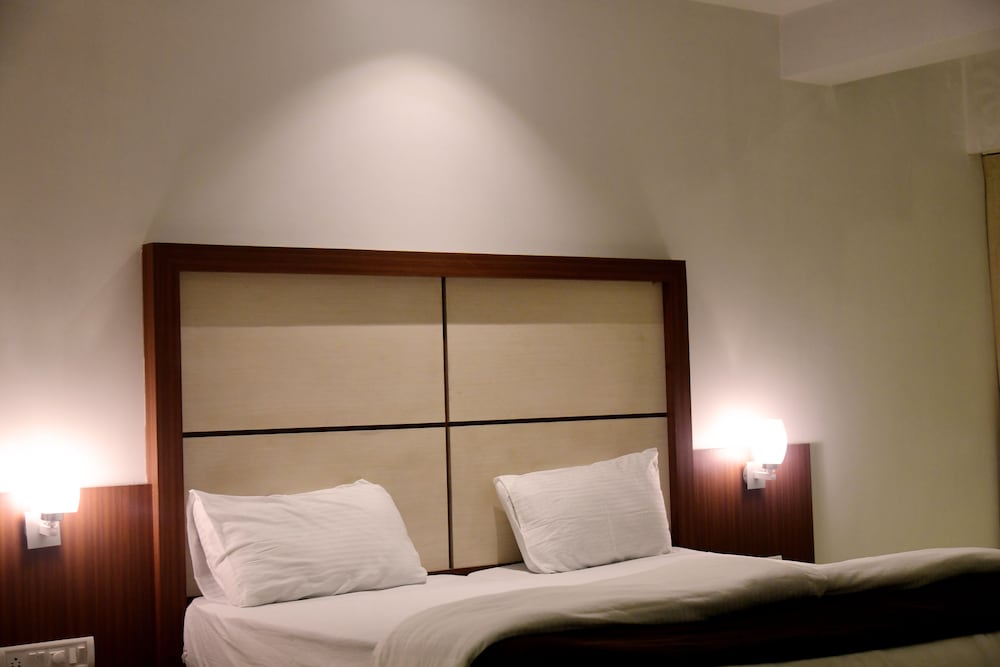 hotel monarch center point