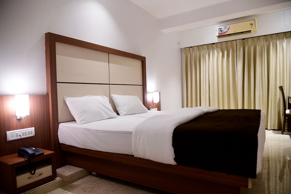 hotel monarch center point