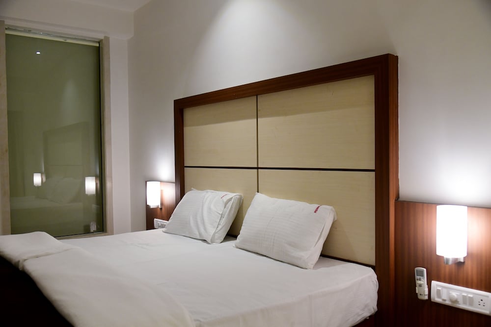 hotel monarch center point