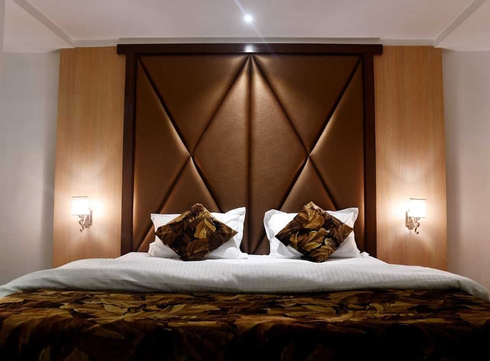 hotel monarch center point