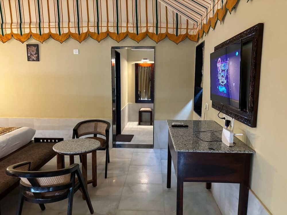 jawai bera leopard camp