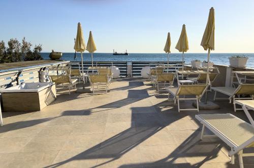 hotel cecina beach