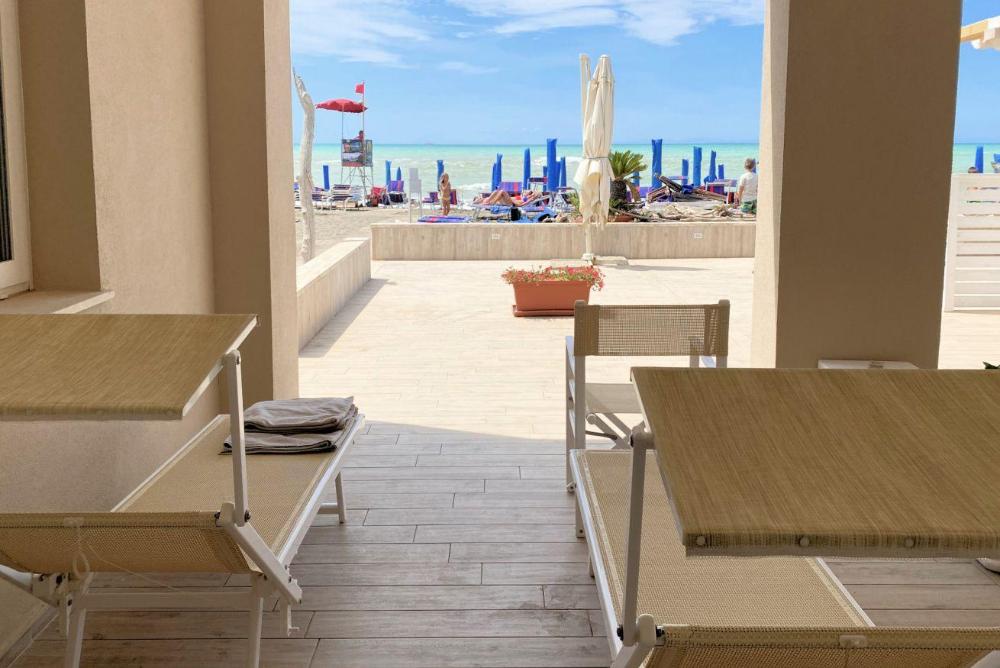 hotel cecina beach