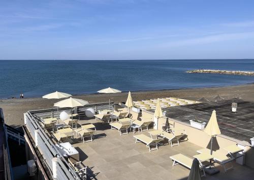 hotel cecina beach