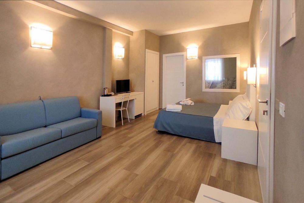 hotel cecina beach