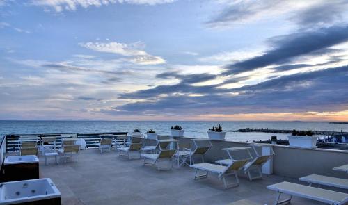 hotel cecina beach