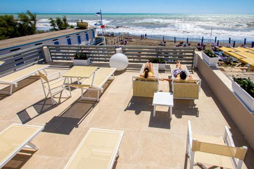 hotel cecina beach