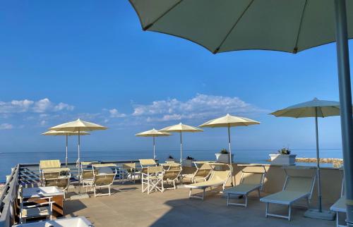 hotel cecina beach