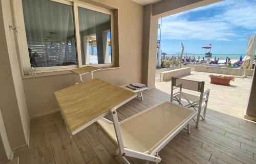 hotel cecina beach