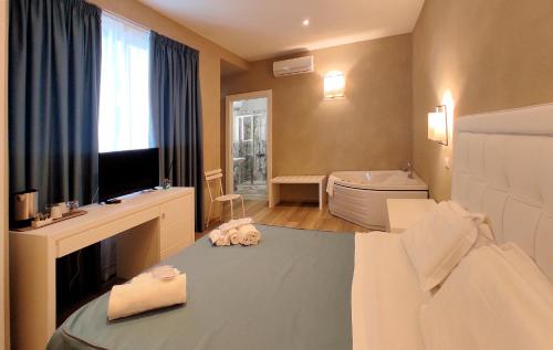 hotel cecina beach