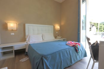 hotel cecina beach