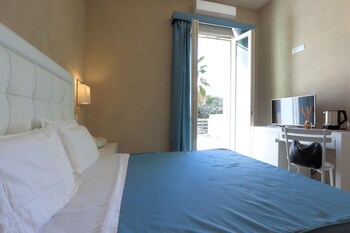 hotel cecina beach