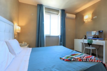 hotel cecina beach