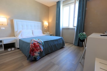 hotel cecina beach