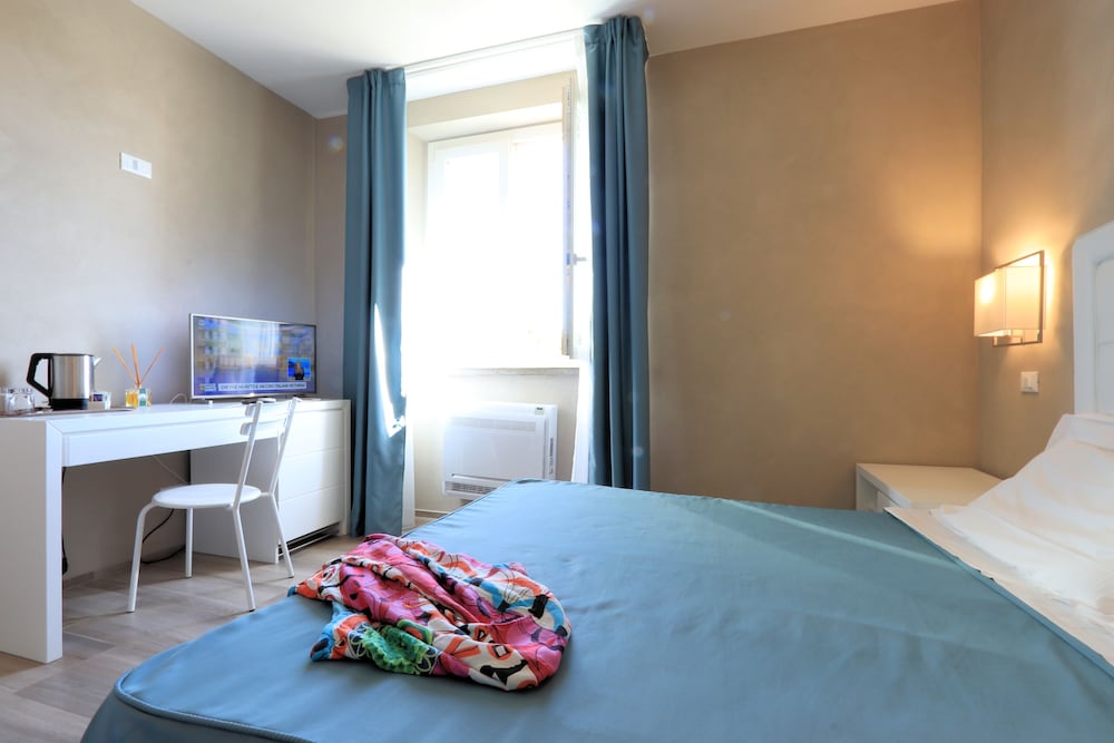 hotel cecina beach