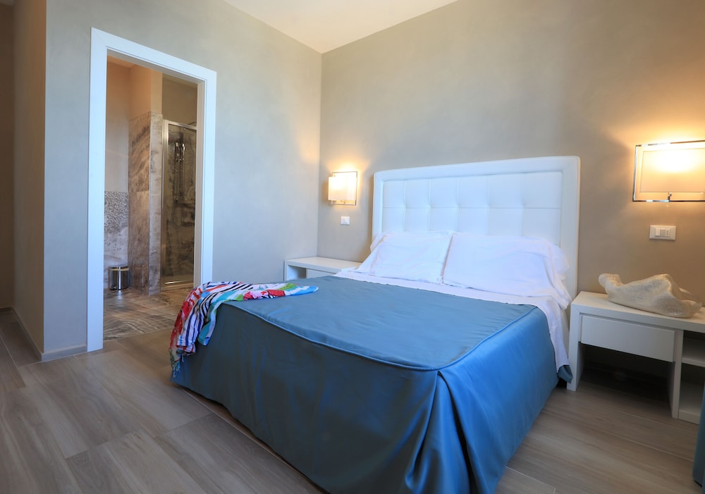 hotel cecina beach