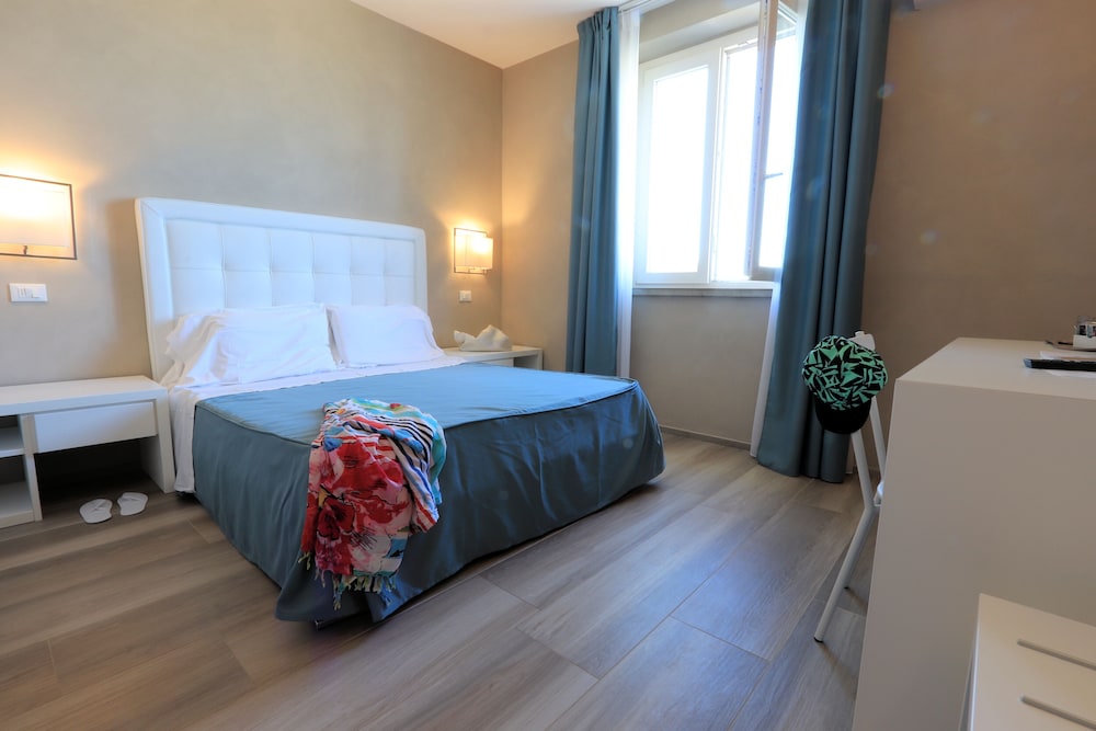 hotel cecina beach