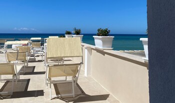 hotel cecina beach