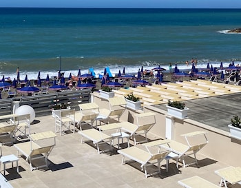 hotel cecina beach
