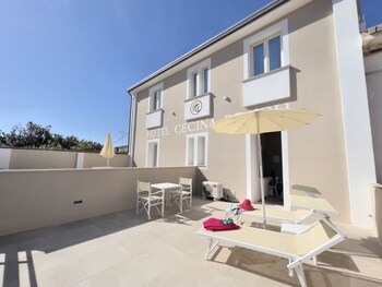 hotel cecina beach