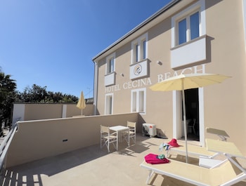 hotel cecina beach
