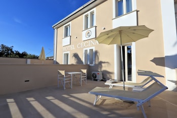 hotel cecina beach