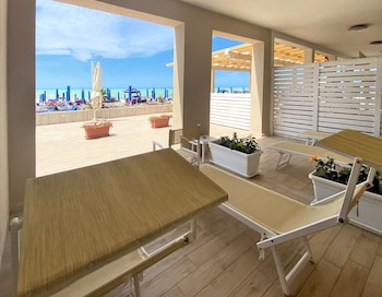 hotel cecina beach