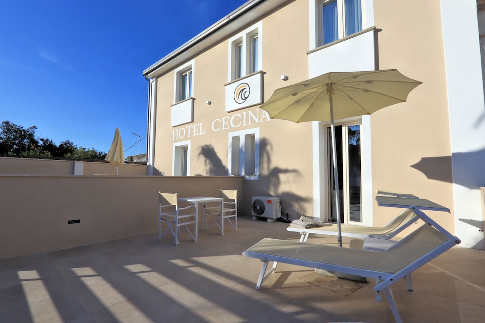 hotel cecina beach