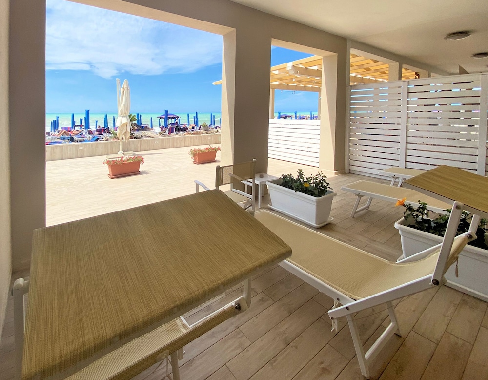 hotel cecina beach