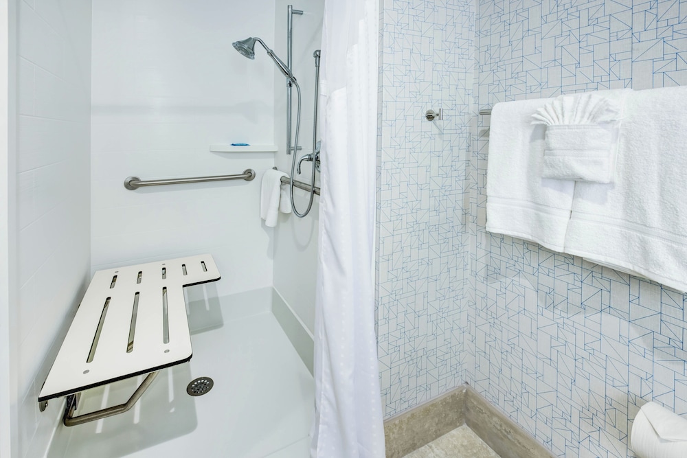 holiday inn express woodbridge by ihg