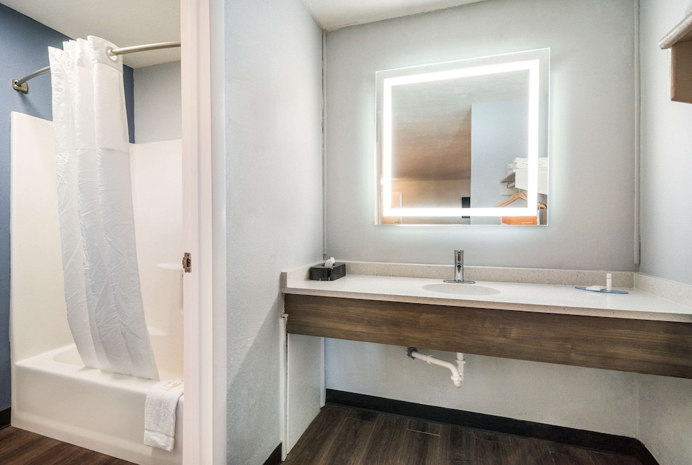 quality inn on the lake clarksville boydton