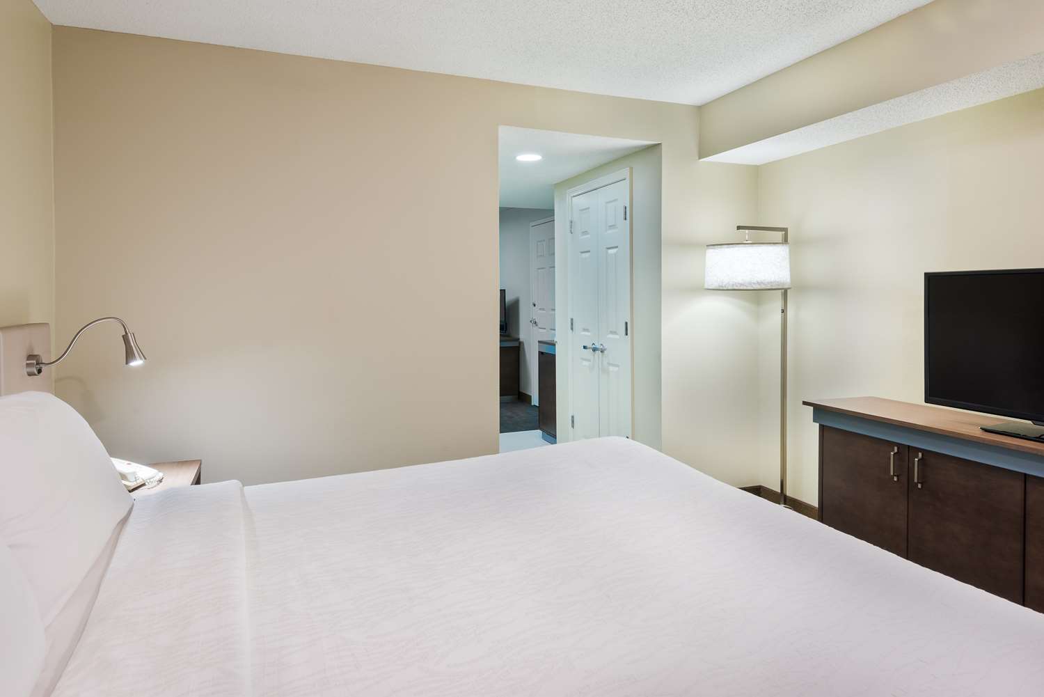 hilton garden inn westbury