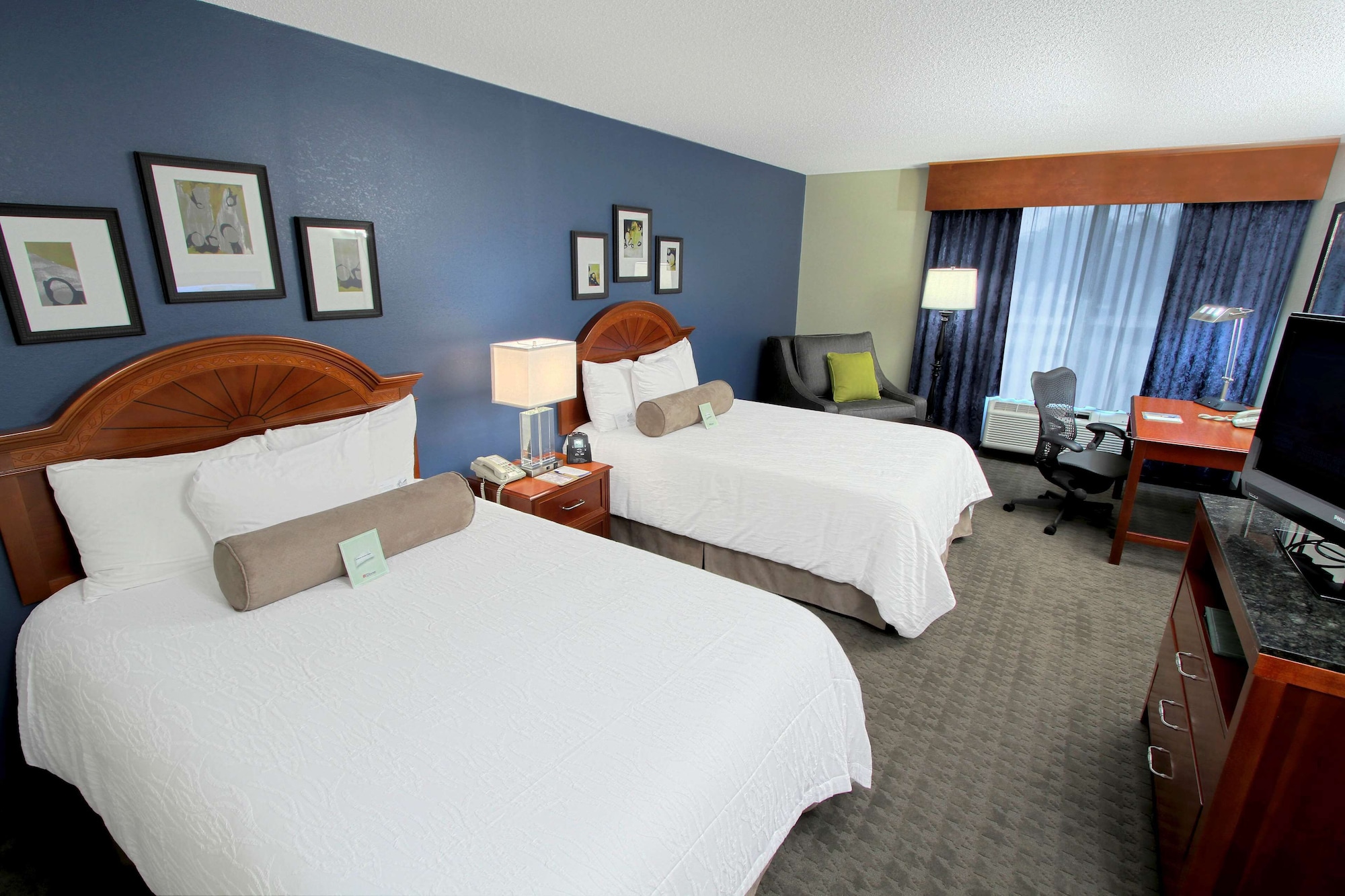 hilton garden inn westbury