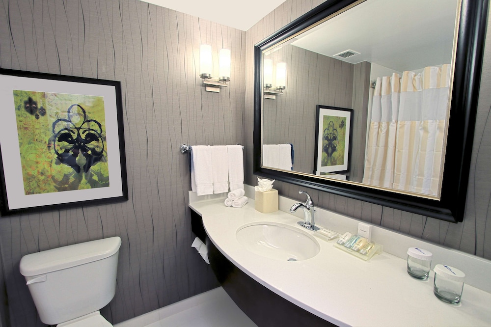 hilton garden inn westbury