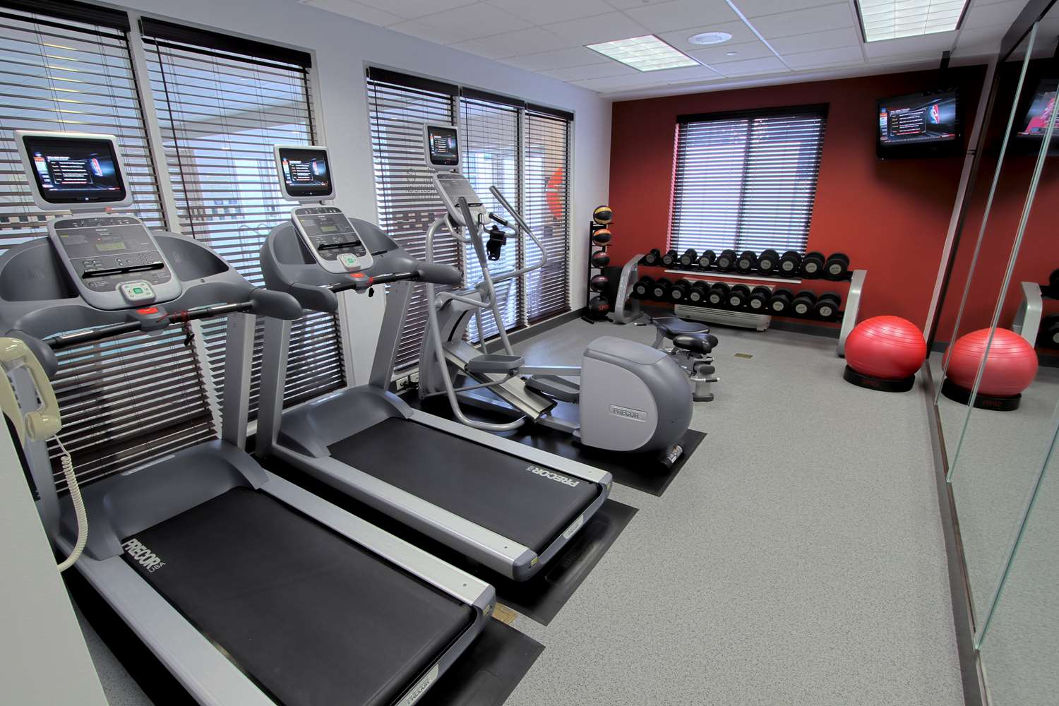 hilton garden inn westbury