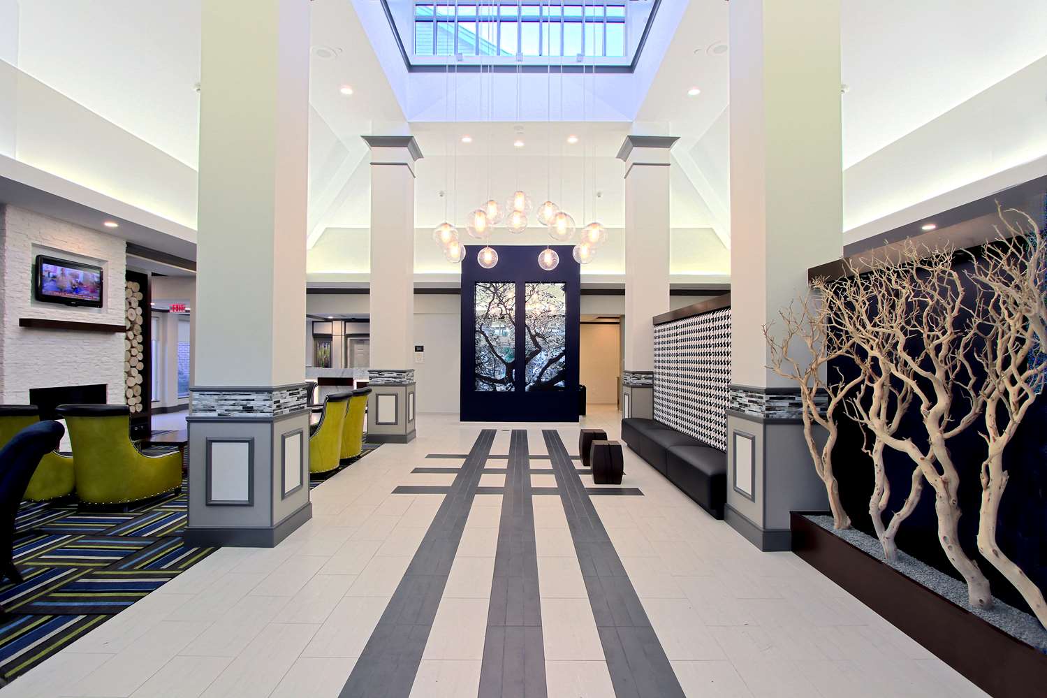hilton garden inn westbury