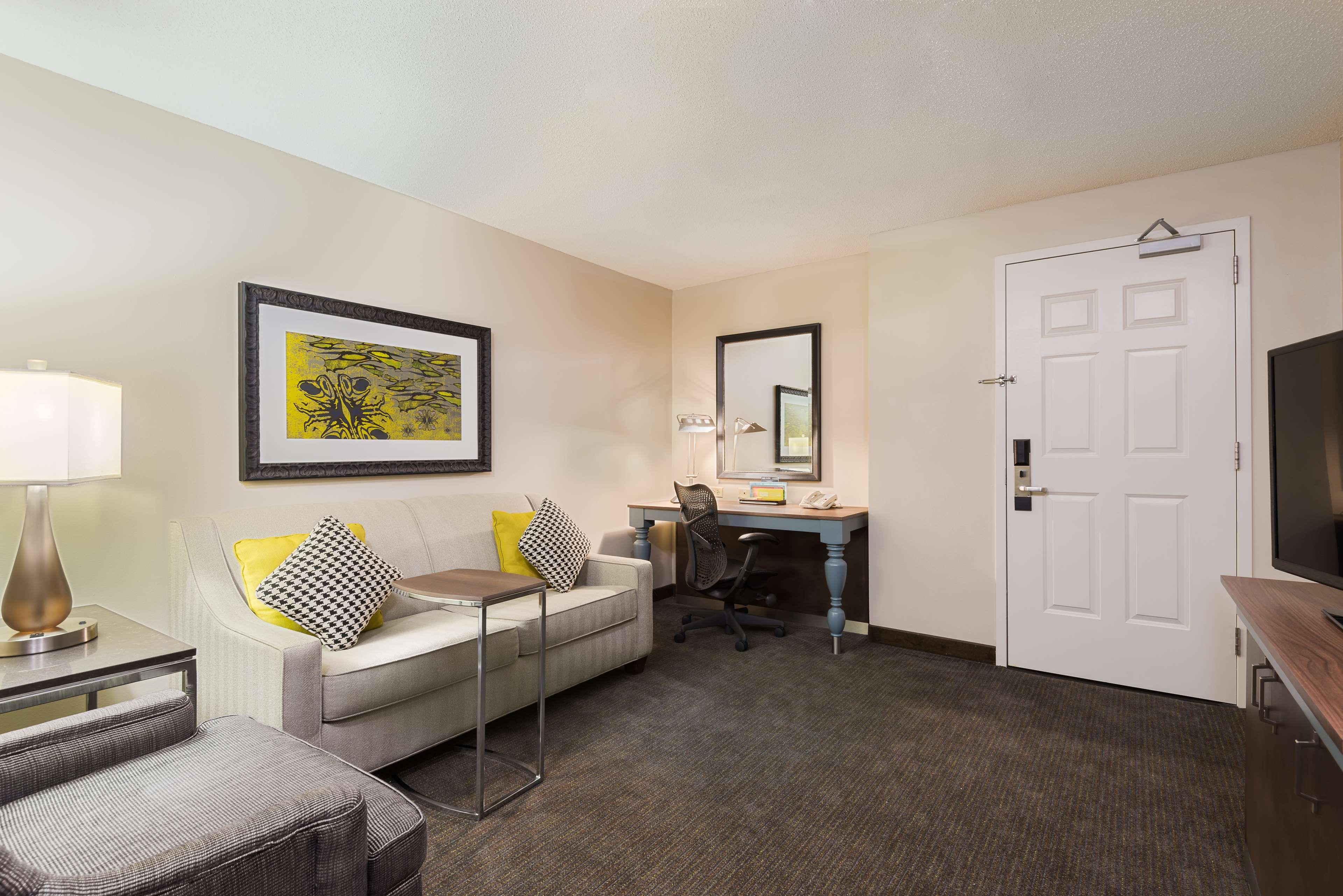 hilton garden inn westbury