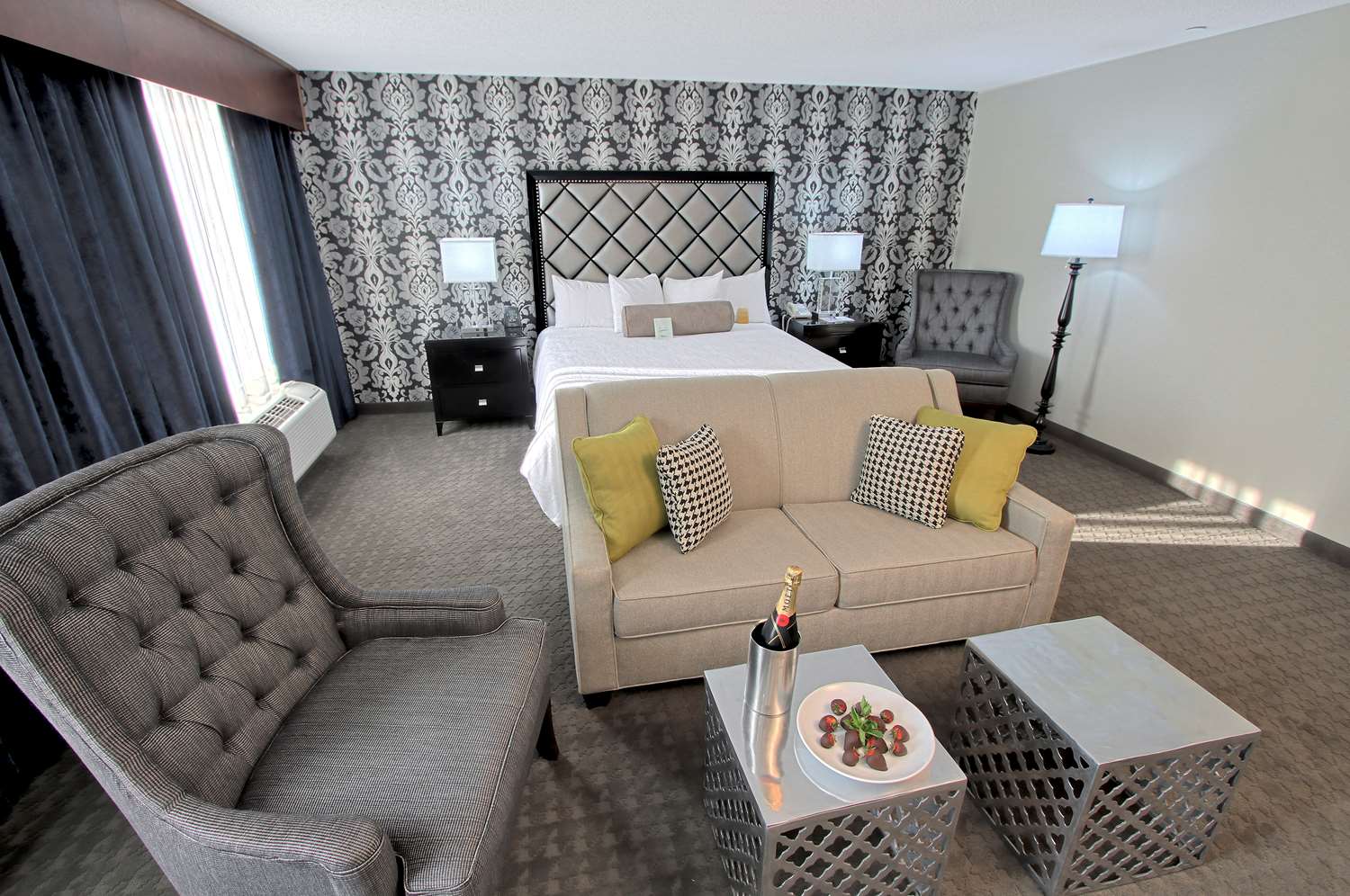 hilton garden inn westbury
