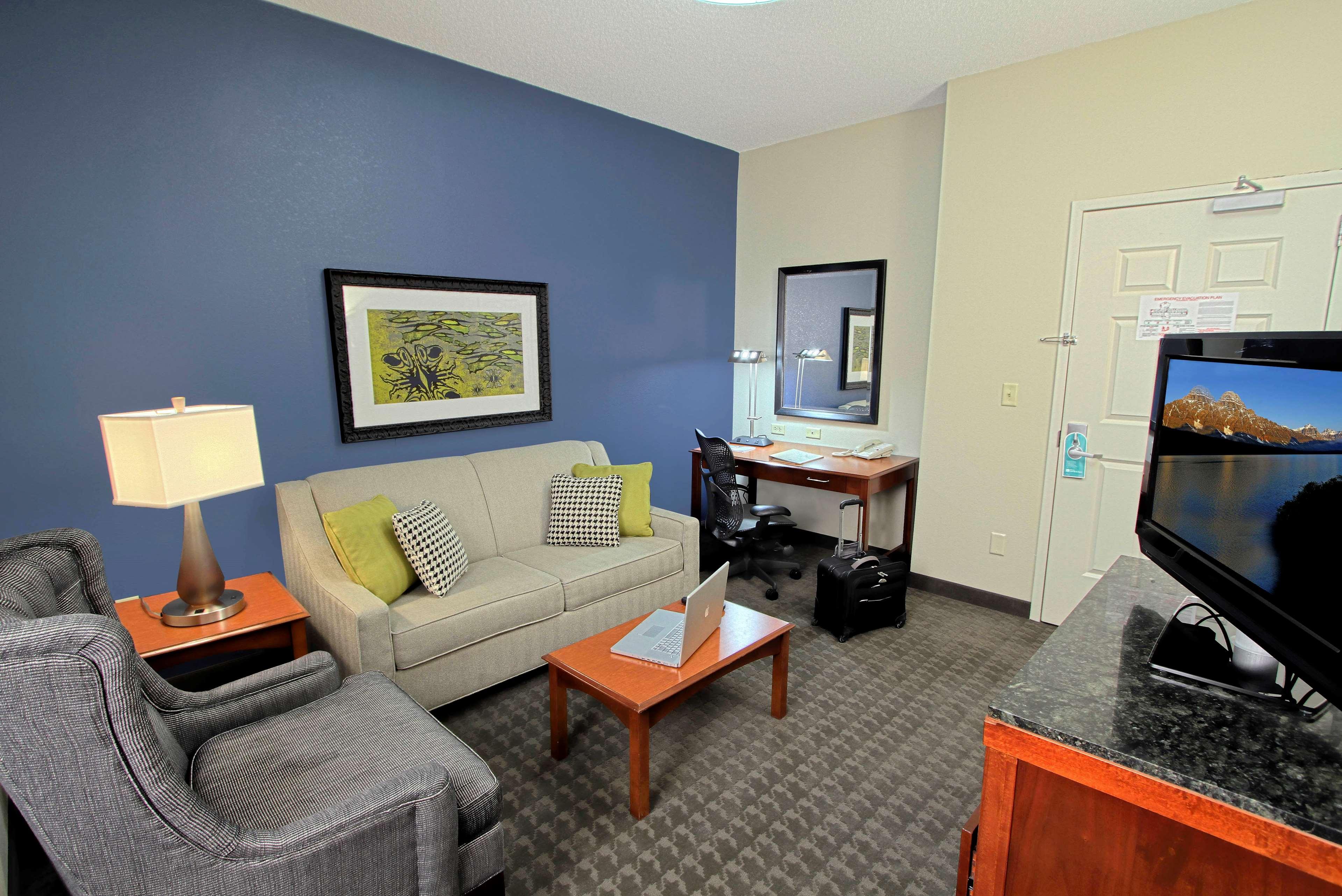 hilton garden inn westbury