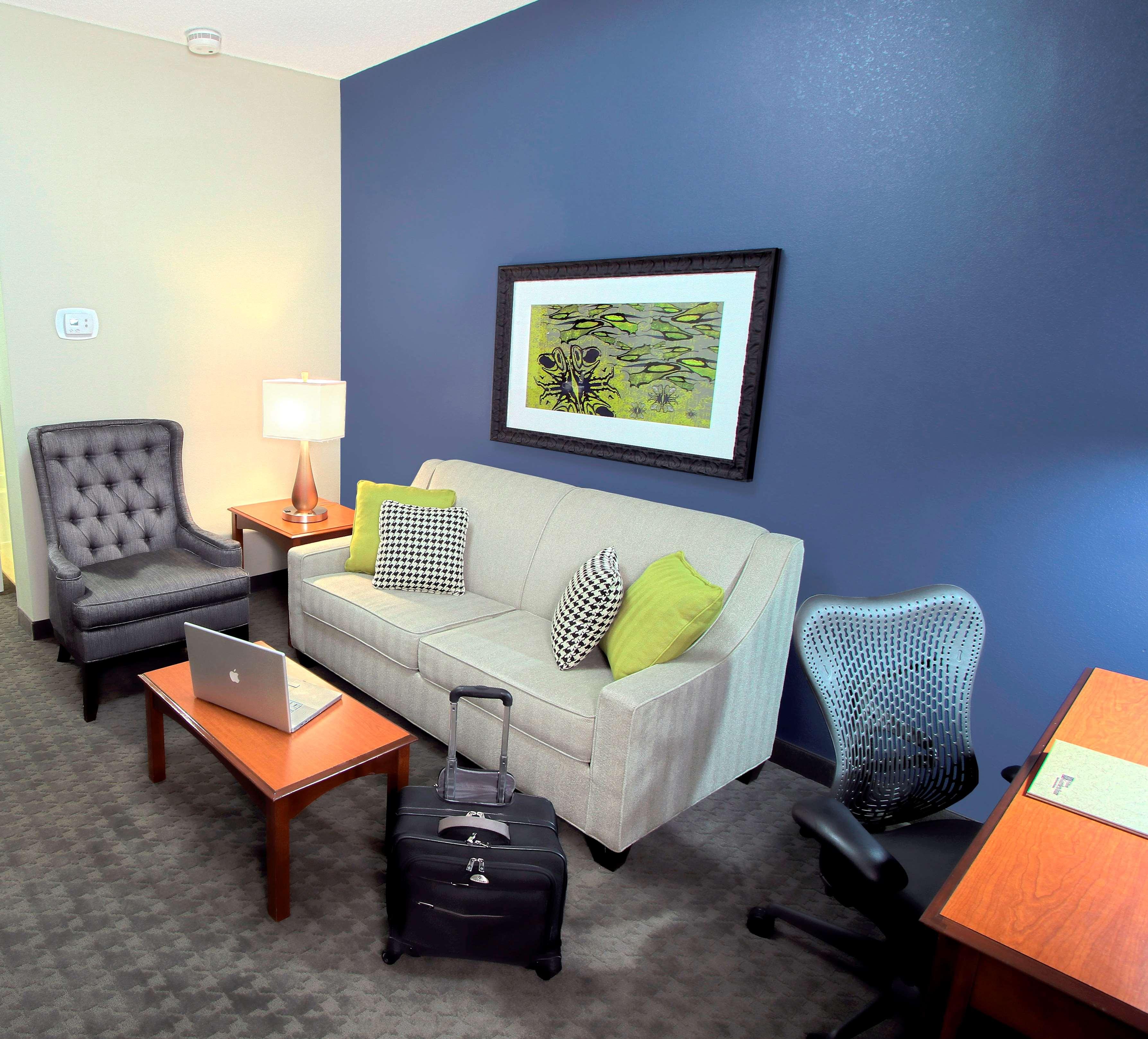 hilton garden inn westbury