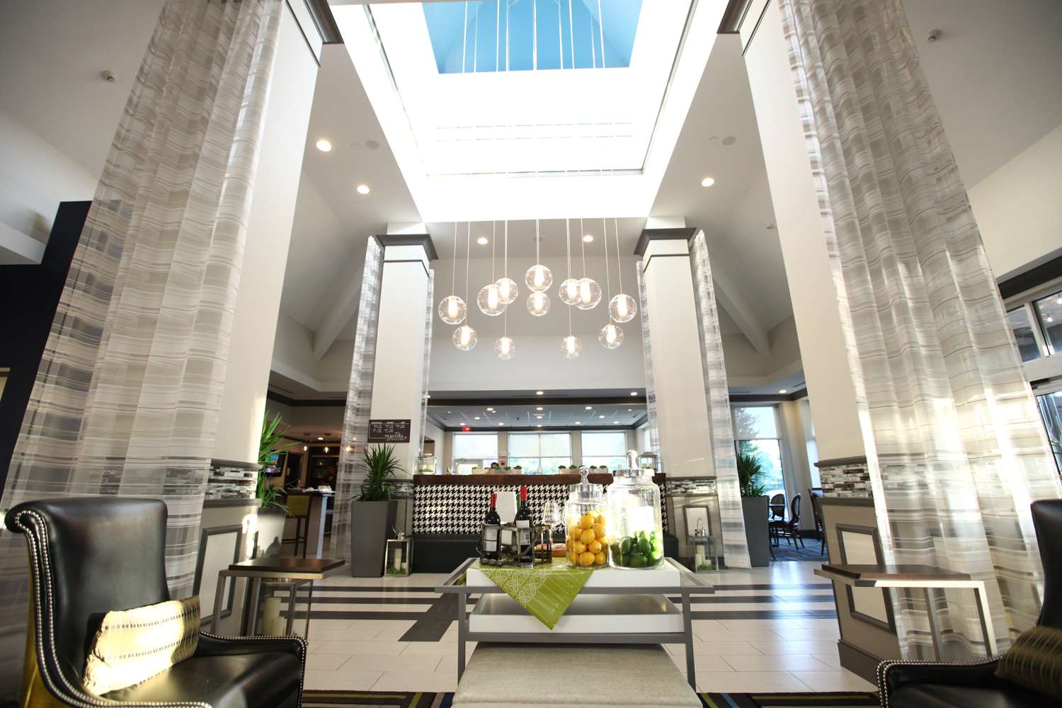 hilton garden inn westbury