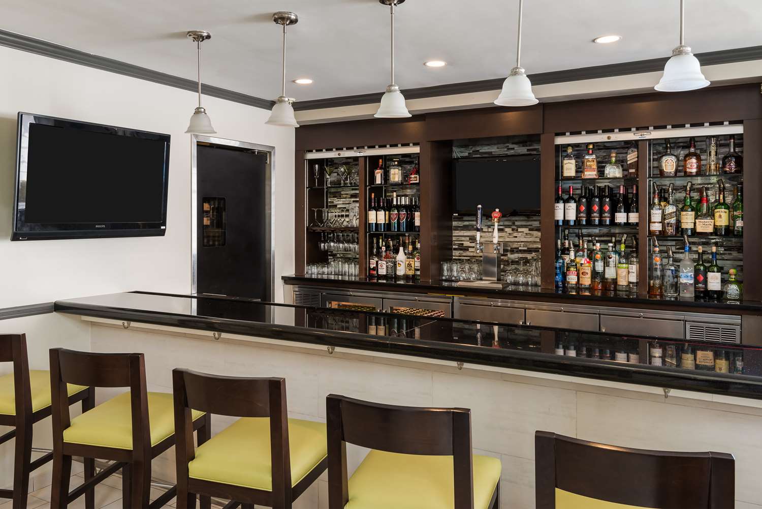 hilton garden inn westbury