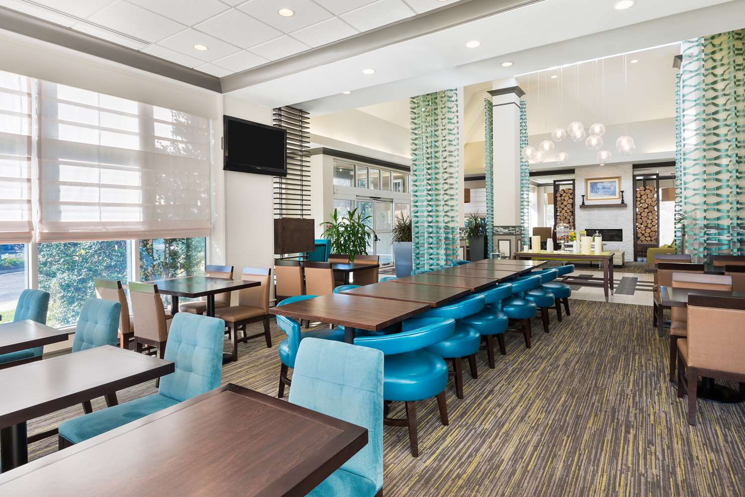 hilton garden inn westbury