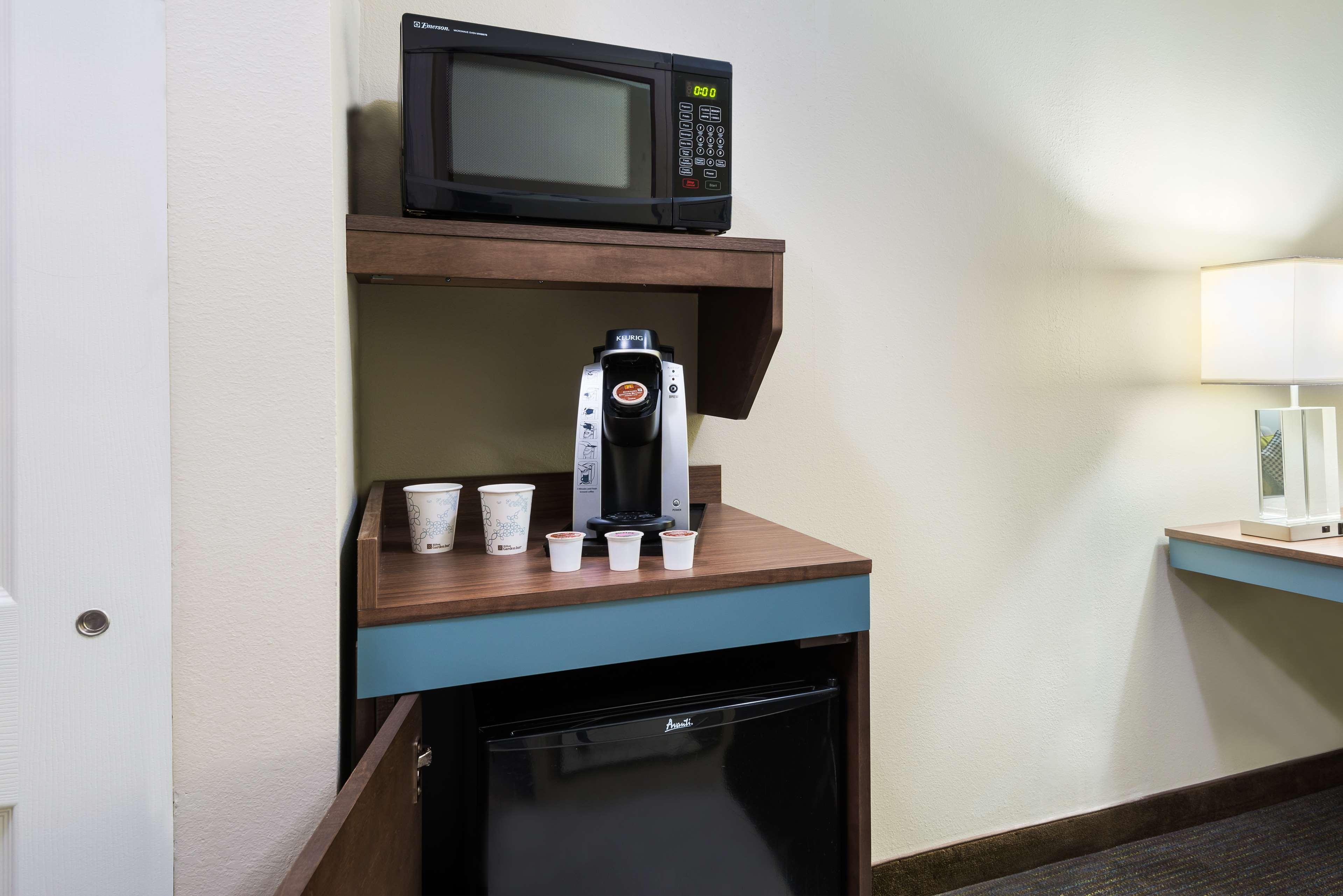 hilton garden inn westbury