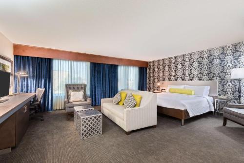 hilton garden inn westbury